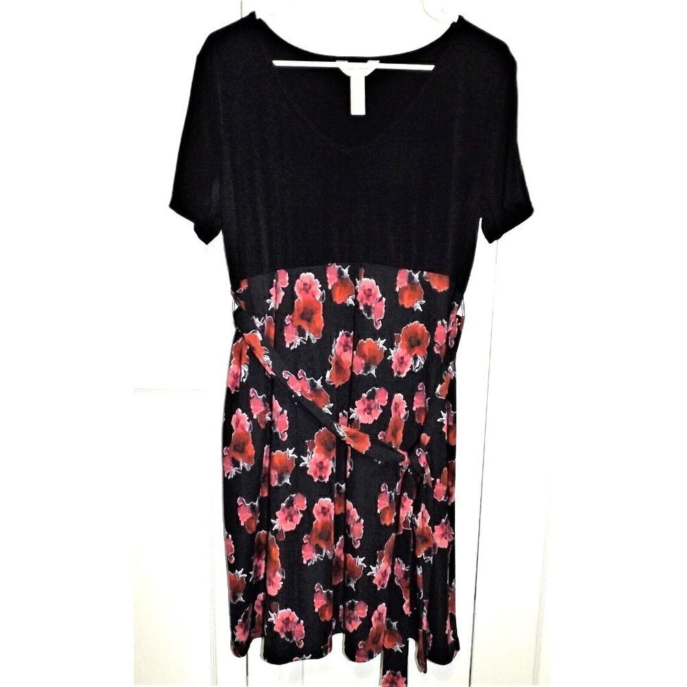 Three Seasons Maternity L Short Sleeve Floral V-Neck Dress